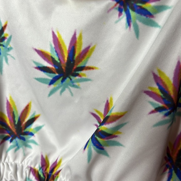Trippy 3D Weed Leaf Crop Top - Picture 4 of 4